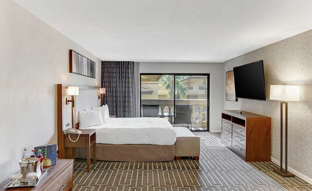 Tapatio Cliffs Resort